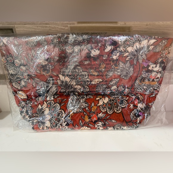 Vera Bradley Small East West Tote Disney Mickey & Minnie Flirty Floral ππππ - Picture 3 of 6